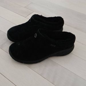 Merrell Women's Black Encore Ice Slip-On Suede Clogs Size 8